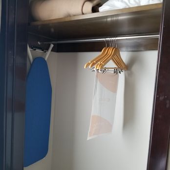 Comfort Suites - Closet - Hotels Near Me - Columbia, Tennessee Comfort Suites - Closet - Hotels Near Me - Columbia, Tennessee