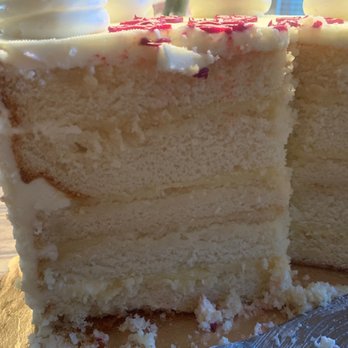 Yummy Tummy Bakery Valley Ranch - This is the cake we received notice no lemon curd, or butter cream frosting..It was horrible! - Patisserie/Cake Shop Near Me - New Caney, Texas Yummy Tummy Bakery Valley Ranch - This is the cake we received notice no lemon curd, or butter cream frosting..It was horrible! - Patisserie/Cake Shop Near Me - New Caney, Texas