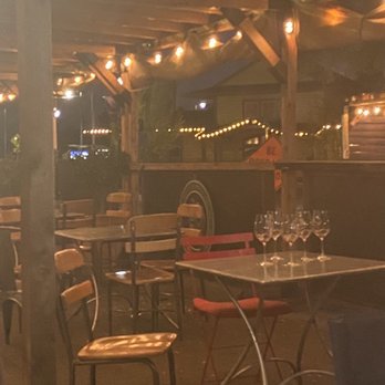 Baldassari Wine Lounge - Super nice outdoor chill space - Wine Tasting Room Near Me - Windsor, California