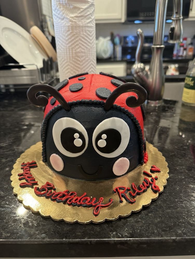 FROSTED CAKERIE Updated August 2024 12 Photos & 11 Reviews 218 S