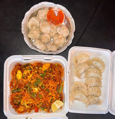 Mom's MoMo and Deli by null