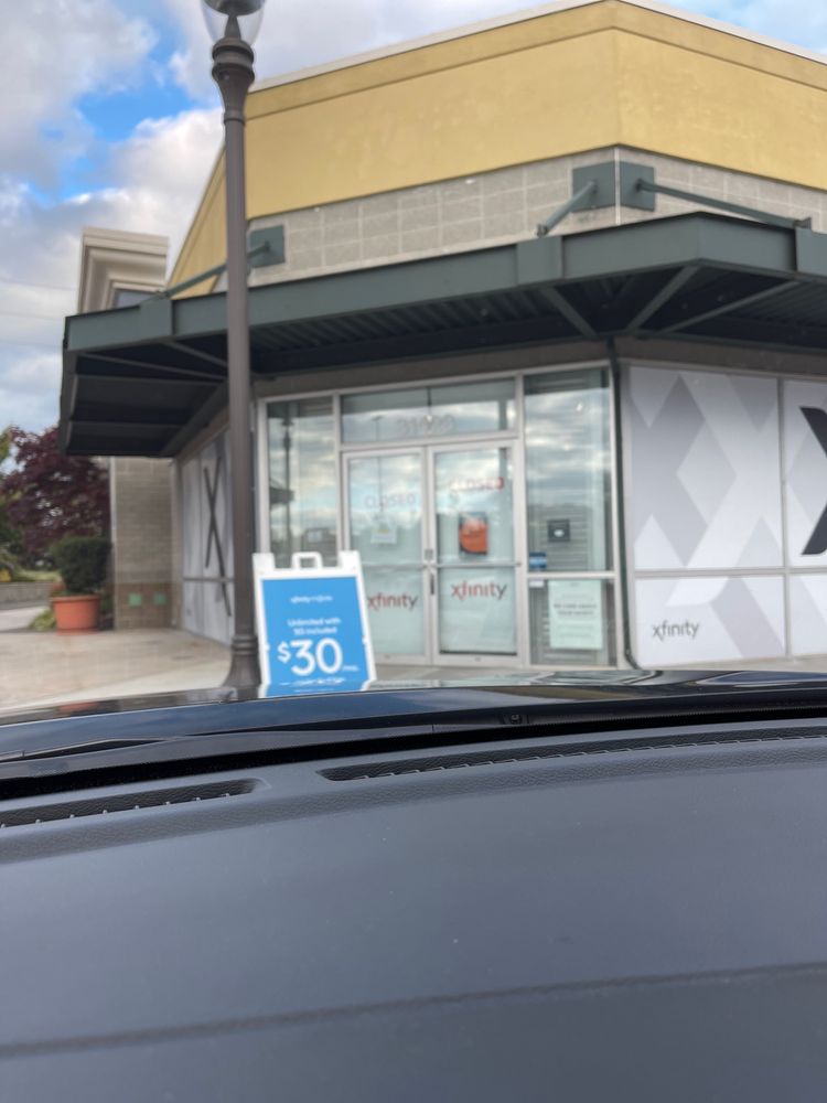 XFINITY STORE BY COMCAST Updated September 2024 26 Photos & 48 Reviews 31423 Pacific Hwy S