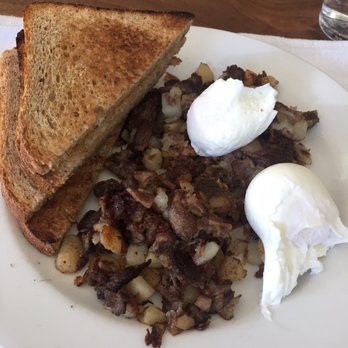 Stone Park Cafe - Corn beef hash w/ poached eggs - New American Near Me - Brooklyn, New York Stone Park Cafe - Corn beef hash w/ poached eggs - New American Near Me - Brooklyn, New York