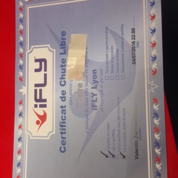 iFLY - Et voilà, mon diplôme de "je me suis envoyée en l'air" !! - Recreation Centers Near Me - Saint-Priest, 69