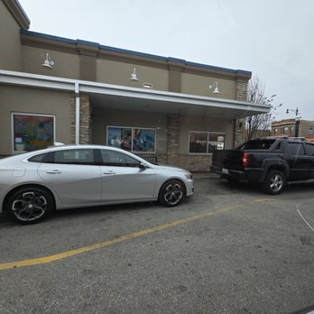 Culver's - Cars waiting in the drive thru wait line. NOT THE PARKING SPOTS! - Burgers Near Me - Chicago, Illinois