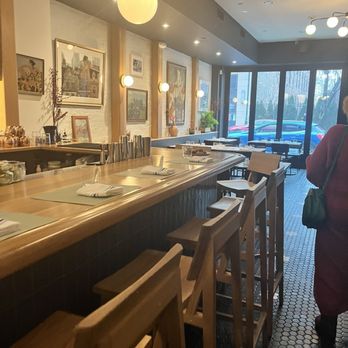 Town House Kitchen & Drinks - Cocktail Bars Near Me - New Rochelle, New York