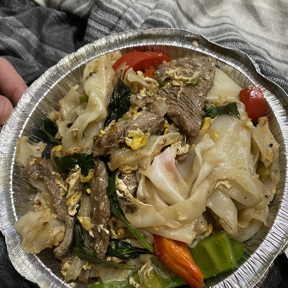 Raan Thai - Drunken Noodle with beef (to go) - Thai Near Me - Smithtown, New York Raan Thai - Drunken Noodle with beef (to go) - Thai Near Me - Smithtown, New York