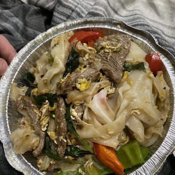 Raan Thai - Drunken Noodle with beef (to go) - Thai Near Me - Smithtown, New York