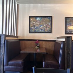 Yum Thai Restaurant - Dining booth