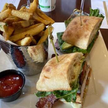 Vina Robles - Grilled Chicken Sandwich! Delicious - Wineries Near Me - Paso Robles, California Vina Robles - Grilled Chicken Sandwich! Delicious - Wineries Near Me - Paso Robles, California