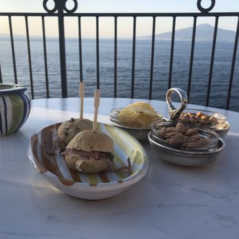 Hotel Bellevue Syrene - Gratis finger foods - Hotels Near Me - Sorrento, NA Hotel Bellevue Syrene - Gratis finger foods - Hotels Near Me - Sorrento, NA