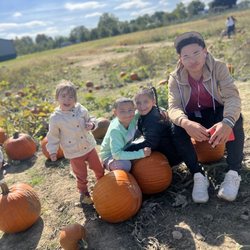 Hillcrest Orchards - Pumpkin patch