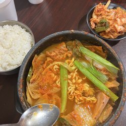 Best Korean Spicy Ramen Budae jjigae (부대찌개) Army Stew