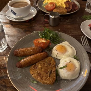 Murphy's Bistro Cafe - Breakfast - scrambled eggs and bacon, fired eggs and sausage - Cafes Near Me - Dublin, D