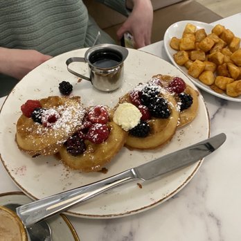 Mornings Breakfast & Brunch - Waffles with fruit - Breakfast & Brunch Near Me - Fishers, Indiana Mornings Breakfast & Brunch - Waffles with fruit - Breakfast & Brunch Near Me - Fishers, Indiana