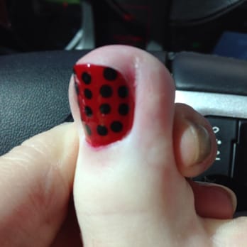 Queen Nails - Please explain to me why she took so much off the side of my toe nail?!?! - Nail Salons Near Me - Winnsboro, Louisiana