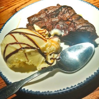 Red Lobster - Warm, soft brownie with vanilla ice cream. Very delicious! - Seafood Near Me - Etobicoke, Ontario Red Lobster - Warm, soft brownie with vanilla ice cream. Very delicious! - Seafood Near Me - Etobicoke, Ontario