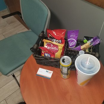 1st Pet Veterinary Centers - North Valley - They bring you snacks while waiting! - Veterinarians Near Me - Phoenix, Arizona