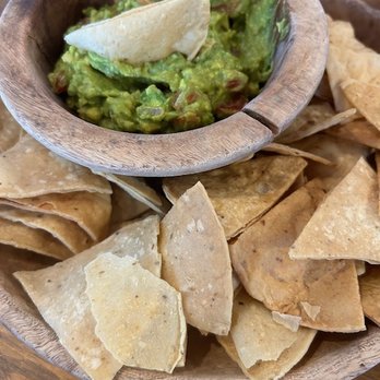 El Itacate - Chips and guacamole appetizer. - Tacos Near Me - Sayulita, NAY