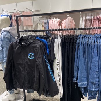 H&M - Men's Clothing Near Me - Camarillo, California