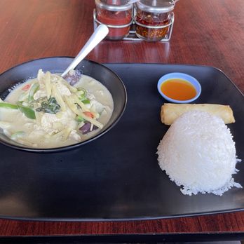 TreeHouse Thai - Green Curry lunch special - Thai Near Me - Culver City, California TreeHouse Thai - Green Curry lunch special - Thai Near Me - Culver City, California