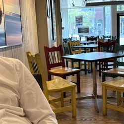 L'Chayim Delicatessen - Inside - tables