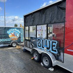 GotCha Hooked Seafood - Parking lot view