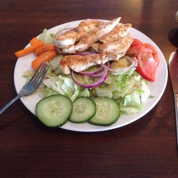 Getwell's Bar & Grill - Grilled chicken salad with Italian dressing - Bars Near Me - Keokuk, Iowa