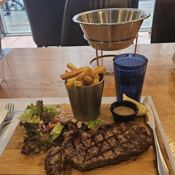 Shell - Sirloin steak - served with fries, salad & peppercorn sauce - Gas Stations Near Me - London, XGL
