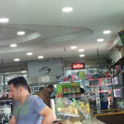 Padaria Sumaré de Caraguatatuba - Sem camisa dentro da padaria ? Pode isso ???