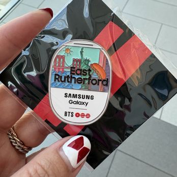 Samsung Experience Store - East Rutherford Samsung collectible pin - Electronics Near Me - Garden City, New York