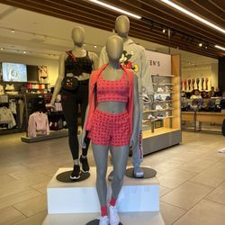 lululemon - Disney collab