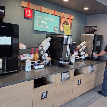 avid hotels Chicago O'Hare - Hotel drinks and tea - Hotels Near Me - Des Plaines, Illinois
