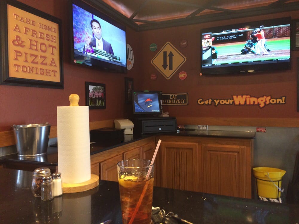 PIZZA HUT Updated August 2024 13 Photos & 11 Reviews 801 W Grant