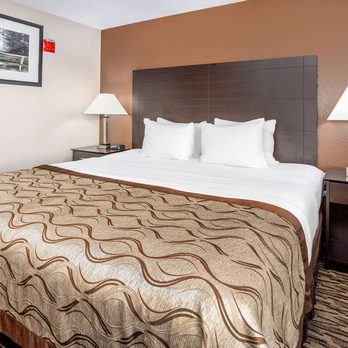 Baymont by Wyndham Beloit - Guest room - Hotels Near Me - Beloit, Wisconsin