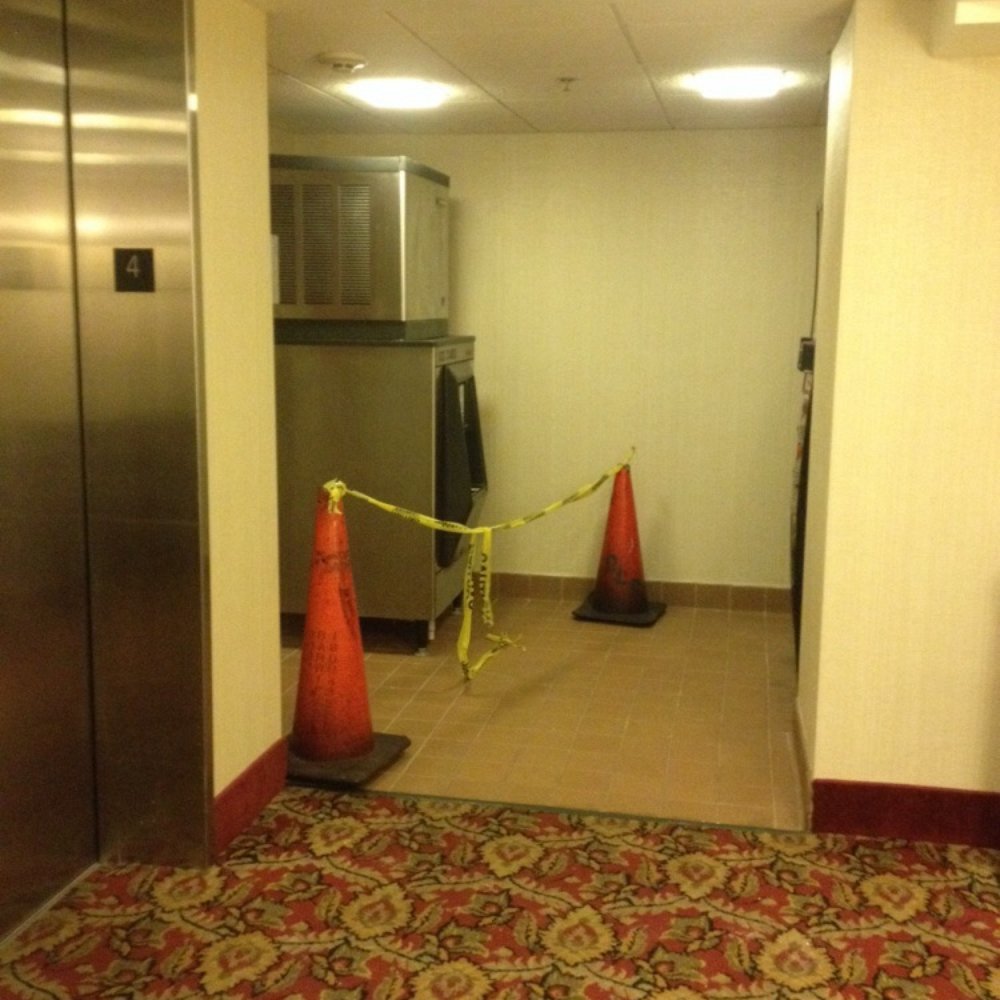 Hampton Inn Miami Dadeland - Ice machine down, dammit Jim! - Hotels Near Me - Miami, Florida