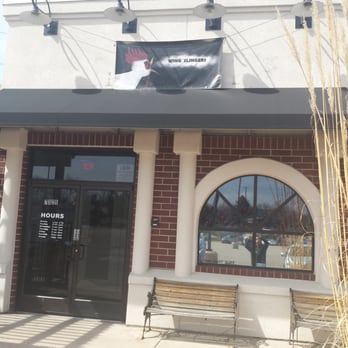 Wing Slingers - Very clean establishment both outside,  inside, and bathroom - Chicken Wings Near Me - Denver, Colorado