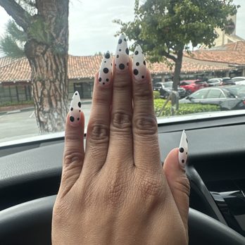 Milavu Nail Studio - Nail Salons Near Me - Orange, California