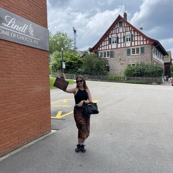 Lindt Factory Outlet - Chocolatiers & Shops Near Me - Kilchberg, ZH Lindt Factory Outlet - Chocolatiers & Shops Near Me - Kilchberg, ZH