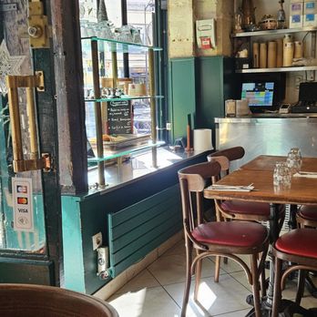 Pom'Cannelle - The front interior - Cafes Near Me - Paris, 75