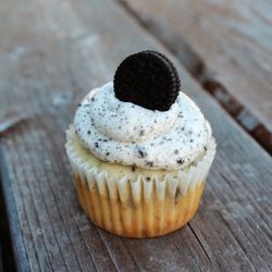 Hot Mess Confectioner - Oreo cupcake with Oreo frosting