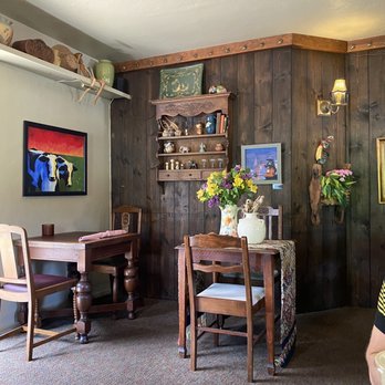 Robins Restaurant - Inside dining area - New American Near Me - Cambria, California