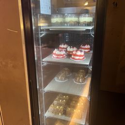Dessert fridge