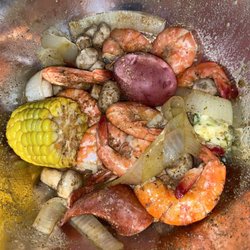 Willie's Grill & Icehouse - Boiled Shrimp 1/2 Lb w/add on of corn, potato and sausage. Extra $5 for that.