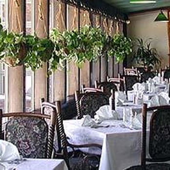 Cafe Escadrille - Greenhouse Cafe - New American Near Me - Burlington, Massachusetts
