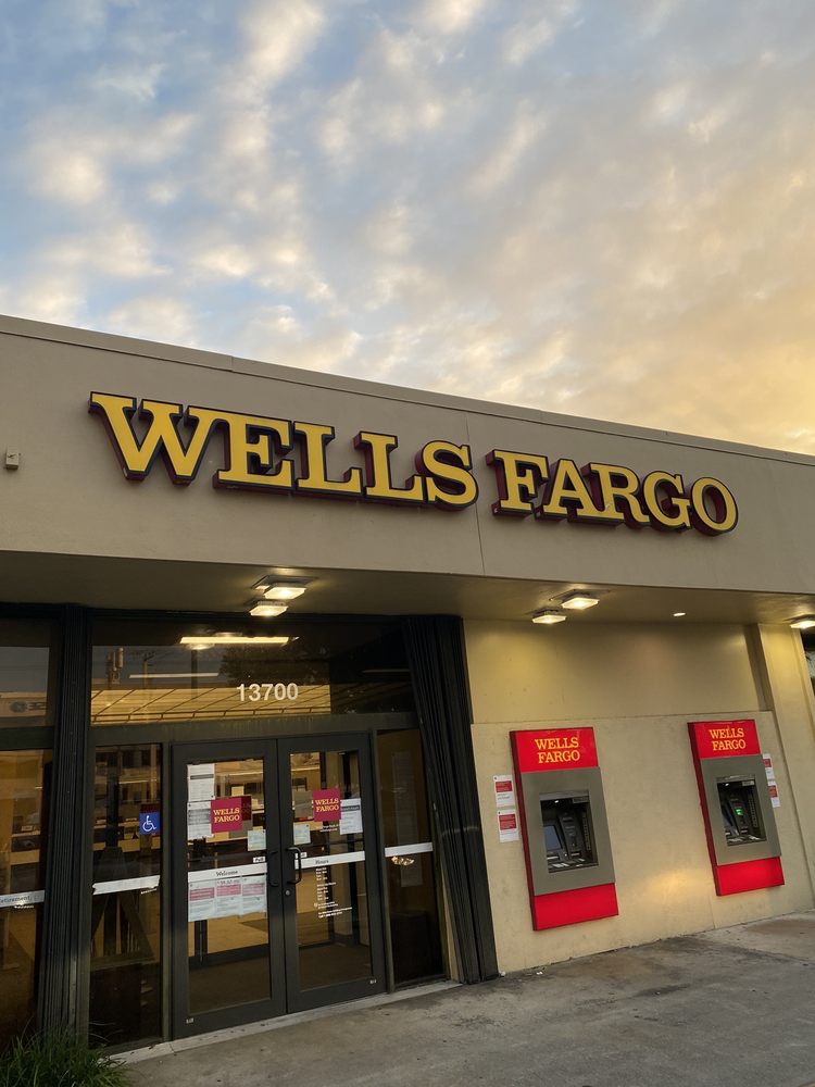 WELLS FARGO BANK Updated October 2024 10 Reviews 13700 N Kendall