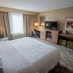 Hampton Inn & Suites Tilton - Guest room