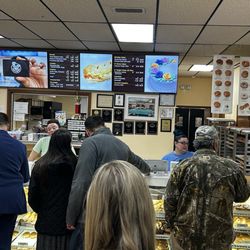 Folks are grabbing up some Paul's donut before Thanksgiving.