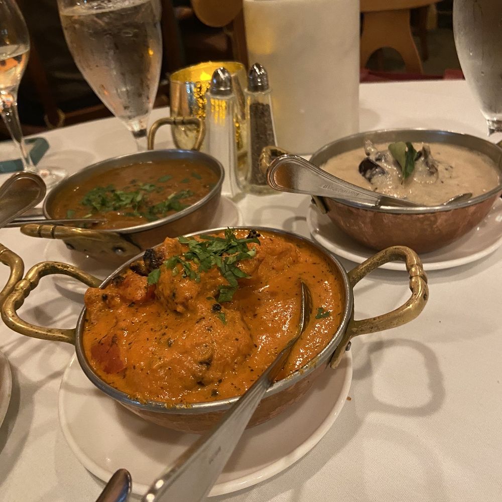 Chicken Makhni and a couple of sides: lentils and eggplant (no longer in the menu) Chicken Makhni and a couple of sides: lentils and eggplant (no longer in the menu)