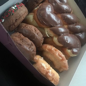 Sunny Donut - Dozen donuts organized very nicely - Bakeries Near Me - Corona, California Sunny Donut - Dozen donuts organized very nicely - Bakeries Near Me - Corona, California